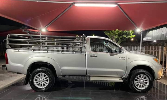 Tenga Tsaru Toyota Hilux Sirivha Mota in Beitbridge in Matabeleland South Tenga Tsaru Toyota Hilux Sirivha Mota in Beitbridge in Matabeleland South