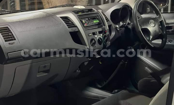 Tenga Tsaru Toyota Hilux Sirivha Mota in Beitbridge in Matabeleland South Tenga Tsaru Toyota Hilux Sirivha Mota in Beitbridge in Matabeleland South