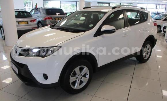Acheter Occasion Voiture Toyota RAV4 Blanc à Beitbridge, Matabeleland South Acheter Occasion Voiture Toyota RAV4 Blanc à Beitbridge, Matabeleland South