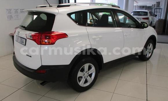 Acheter Occasion Voiture Toyota RAV4 Blanc à Beitbridge, Matabeleland South Acheter Occasion Voiture Toyota RAV4 Blanc à Beitbridge, Matabeleland South