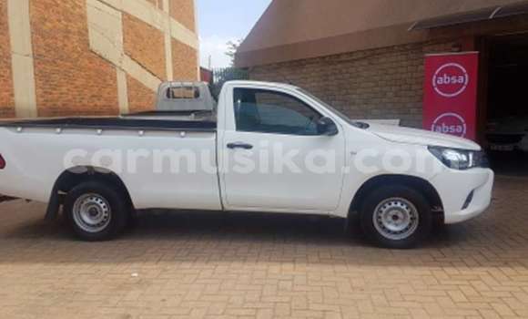 Nunua Ilio tumika Toyota Hilux Nyeupe Gari ndani ya Beitbridge nchini Matabeleland Kusini