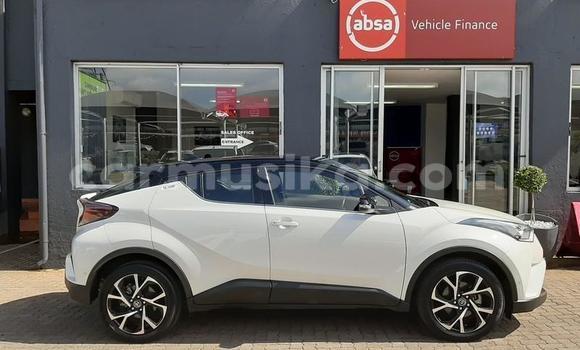 Nunua Ilio tumika Toyota C-HR Nyeupe Gari ndani ya Beitbridge nchini Matabeleland Kusini Nunua Ilio tumika Toyota C-HR Nyeupe Gari ndani ya Beitbridge nchini Matabeleland Kusini
