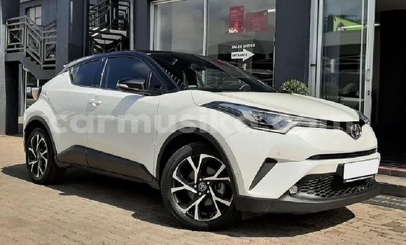 Nunua Ilio tumika Toyota C-HR Nyeupe Gari ndani ya Beitbridge nchini Matabeleland Kusini Nunua Ilio tumika Toyota C-HR Nyeupe Gari ndani ya Beitbridge nchini Matabeleland Kusini