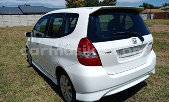 Nunua Ilio tumika Honda Jazz Nyeupe Gari ndani ya Beitbridge nchini Matabeleland Kusini