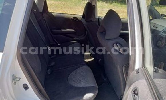 Acheter Occasion Voiture Honda Jazz Blanc à Beitbridge, Matabeleland South Acheter Occasion Voiture Honda Jazz Blanc à Beitbridge, Matabeleland South