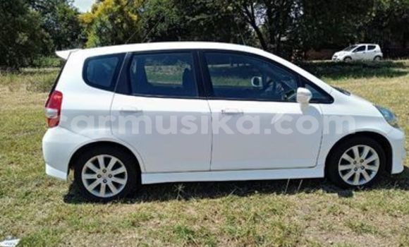 Acheter Occasion Voiture Honda Jazz Blanc à Beitbridge, Matabeleland South Acheter Occasion Voiture Honda Jazz Blanc à Beitbridge, Matabeleland South