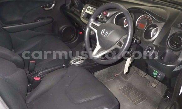 Acheter Occasion Voiture Honda Fit Blanc à Beitbridge, Matabeleland South Acheter Occasion Voiture Honda Fit Blanc à Beitbridge, Matabeleland South