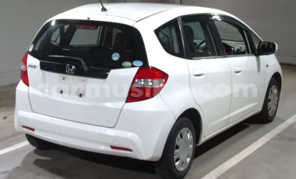 Acheter Occasion Voiture Honda Fit Blanc à Beitbridge, Matabeleland South Acheter Occasion Voiture Honda Fit Blanc à Beitbridge, Matabeleland South