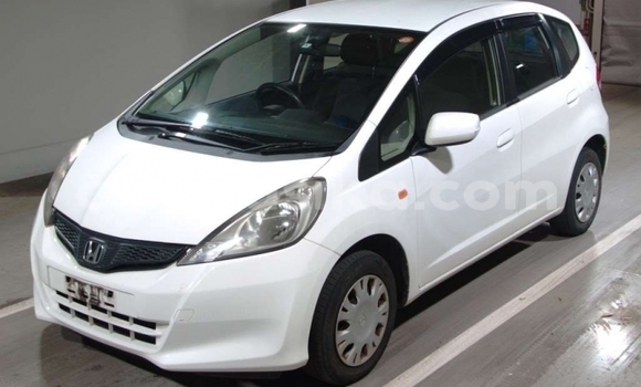 Acheter Occasion Voiture Honda Fit Blanc à Beitbridge, Matabeleland South Acheter Occasion Voiture Honda Fit Blanc à Beitbridge, Matabeleland South