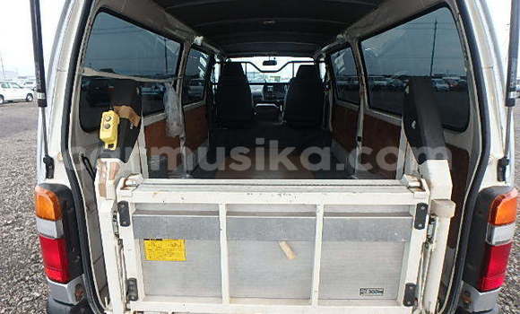 Buy Used Toyota Hiace Silver Car in Beitbridge in Matabeleland South Buy Used Toyota Hiace Silver Car in Beitbridge in Matabeleland South