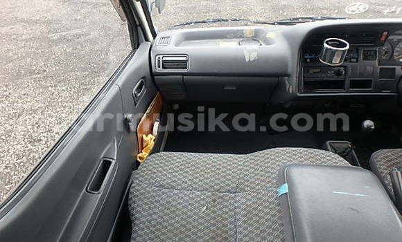 Buy Used Toyota Hiace Silver Car in Beitbridge in Matabeleland South Buy Used Toyota Hiace Silver Car in Beitbridge in Matabeleland South