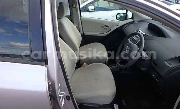 Acheter Occasion Voiture Toyota Vitz Gris à Beitbridge, Matabeleland South Acheter Occasion Voiture Toyota Vitz Gris à Beitbridge, Matabeleland South