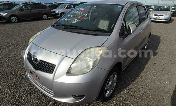 Acheter Occasion Voiture Toyota Vitz Gris à Beitbridge, Matabeleland South Acheter Occasion Voiture Toyota Vitz Gris à Beitbridge, Matabeleland South