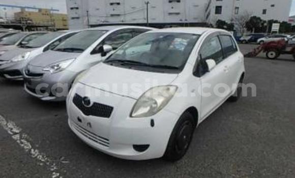 Acheter Occasion Voiture Toyota Vitz Blanc à Beitbridge, Matabeleland South