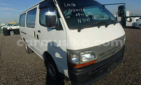 Buy Used Toyota Hiace White Car in Beitbridge in Matabeleland South