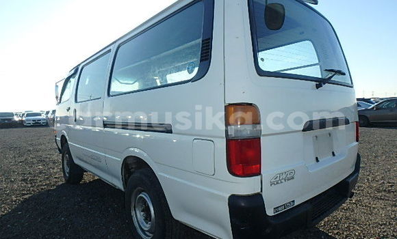 Buy Used Toyota Hiace White Car in Beitbridge in Matabeleland South Buy Used Toyota Hiace White Car in Beitbridge in Matabeleland South