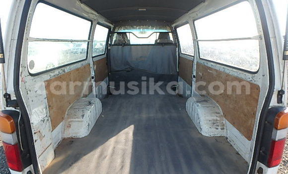 Buy Used Toyota Hiace White Car in Beitbridge in Matabeleland South Buy Used Toyota Hiace White Car in Beitbridge in Matabeleland South