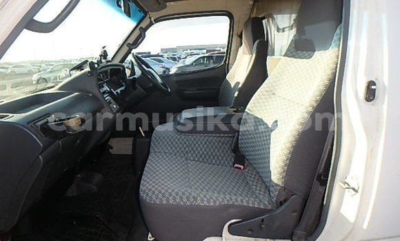 Buy Used Toyota Hiace White Car in Beitbridge in Matabeleland South Buy Used Toyota Hiace White Car in Beitbridge in Matabeleland South