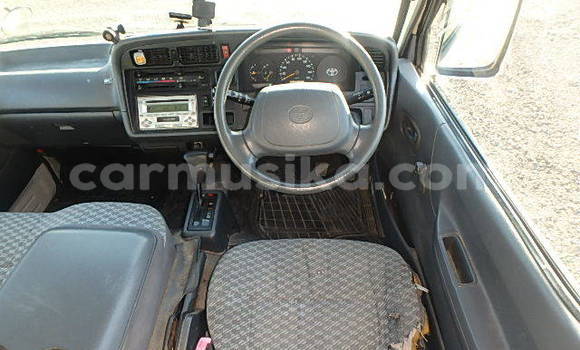 Buy Used Toyota Hiace White Car in Beitbridge in Matabeleland South Buy Used Toyota Hiace White Car in Beitbridge in Matabeleland South