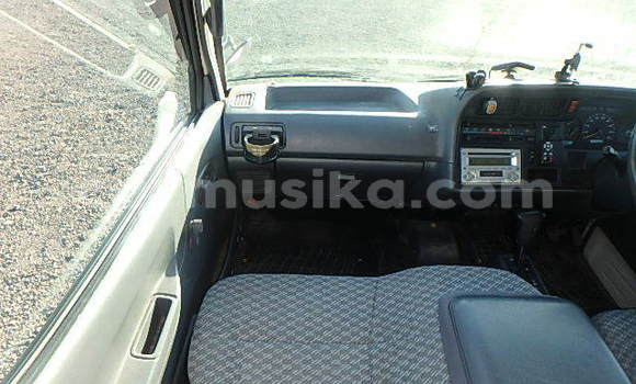 Buy Used Toyota Hiace White Car in Beitbridge in Matabeleland South Buy Used Toyota Hiace White Car in Beitbridge in Matabeleland South