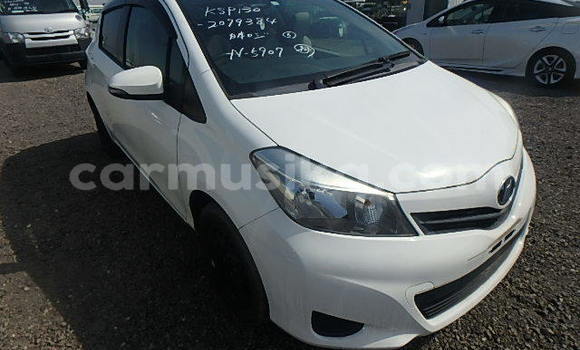 Nunua Ilio tumika Toyota Vitz Nyeupe Gari ndani ya Beitbridge nchini Matabeleland Kusini