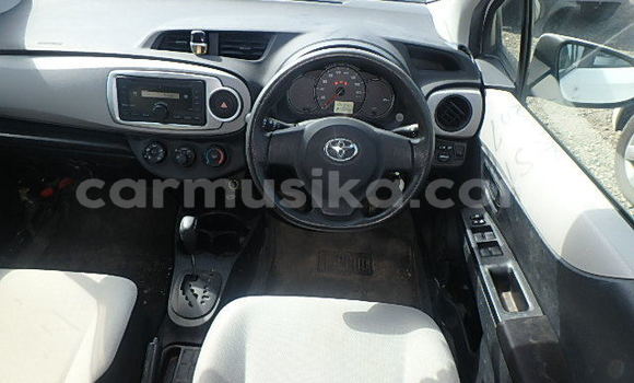 Acheter Occasion Voiture Toyota Vitz Blanc à Beitbridge, Matabeleland South Acheter Occasion Voiture Toyota Vitz Blanc à Beitbridge, Matabeleland South