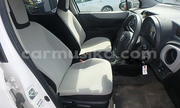 Acheter Occasion Voiture Toyota Vitz Blanc à Beitbridge, Matabeleland South Acheter Occasion Voiture Toyota Vitz Blanc à Beitbridge, Matabeleland South
