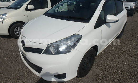 Acheter Occasion Voiture Toyota Vitz Blanc à Beitbridge, Matabeleland South Acheter Occasion Voiture Toyota Vitz Blanc à Beitbridge, Matabeleland South