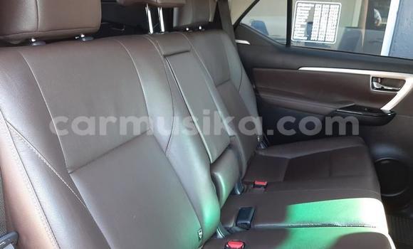 Nunua Ilio tumika Toyota Fortuner Nyeupe Gari ndani ya Beitbridge nchini Matabeleland Kusini Nunua Ilio tumika Toyota Fortuner Nyeupe Gari ndani ya Beitbridge nchini Matabeleland Kusini