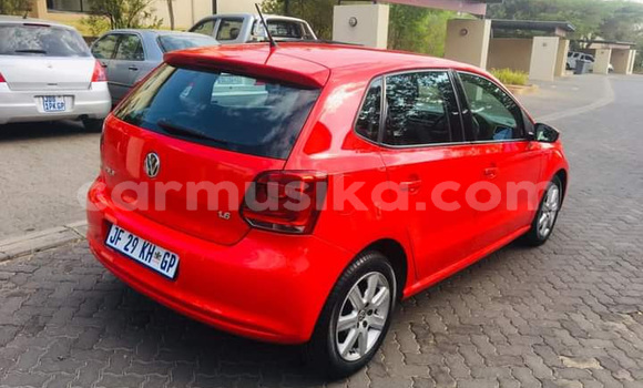 Acheter Occasion Voiture Volkswagen Polo Rouge à Beitbridge, Matabeleland South Acheter Occasion Voiture Volkswagen Polo Rouge à Beitbridge, Matabeleland South