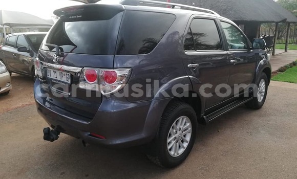 Acheter Occasion Voiture Toyota Fortuner Noir à Beitbridge, Matabeleland South Acheter Occasion Voiture Toyota Fortuner Noir à Beitbridge, Matabeleland South