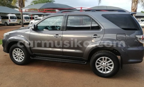 Acheter Occasion Voiture Toyota Fortuner Noir à Beitbridge, Matabeleland South Acheter Occasion Voiture Toyota Fortuner Noir à Beitbridge, Matabeleland South