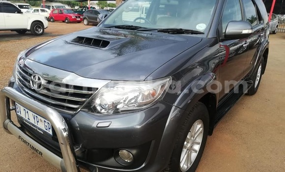 Acheter Occasion Voiture Toyota Fortuner Noir à Beitbridge, Matabeleland South Acheter Occasion Voiture Toyota Fortuner Noir à Beitbridge, Matabeleland South