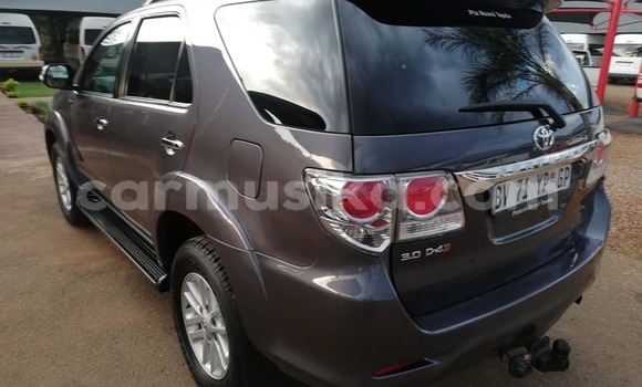 Acheter Occasion Voiture Toyota Fortuner Noir à Beitbridge, Matabeleland South Acheter Occasion Voiture Toyota Fortuner Noir à Beitbridge, Matabeleland South