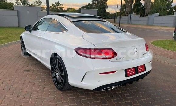 Acheter Occasion Voiture Mercedes-Benz C-Classe Blanc à Beitbridge, Matabeleland South Acheter Occasion Voiture Mercedes-Benz C-Classe Blanc à Beitbridge, Matabeleland South