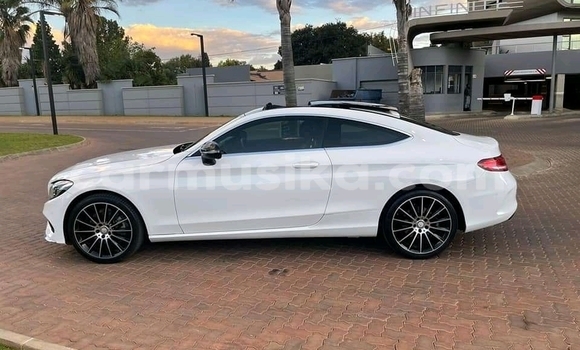 Acheter Occasion Voiture Mercedes-Benz C-Classe Blanc à Beitbridge, Matabeleland South Acheter Occasion Voiture Mercedes-Benz C-Classe Blanc à Beitbridge, Matabeleland South
