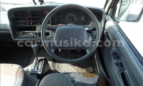 Buy Used Toyota Hiace White Car in Beitbridge in Matabeleland South Buy Used Toyota Hiace White Car in Beitbridge in Matabeleland South