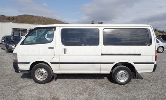 Buy Used Toyota Hiace White Car in Beitbridge in Matabeleland South Buy Used Toyota Hiace White Car in Beitbridge in Matabeleland South
