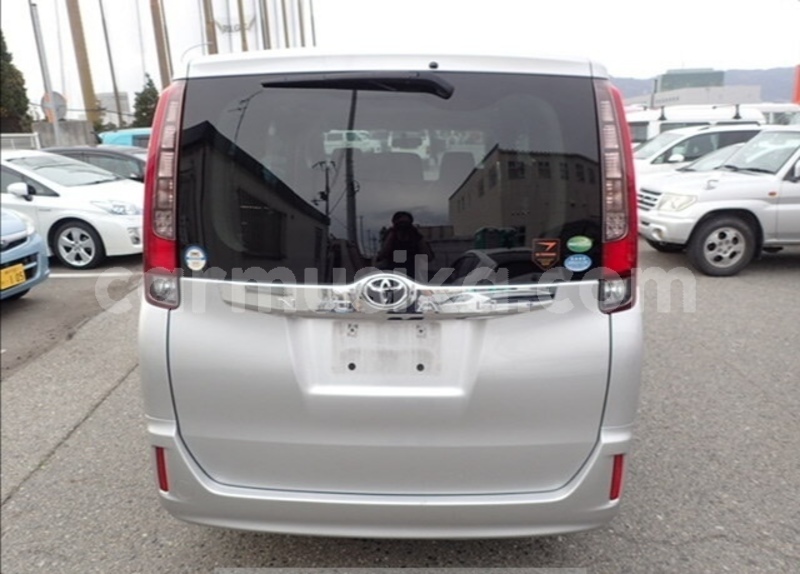 Big with watermark toyota noah matabeleland south beitbridge 20937