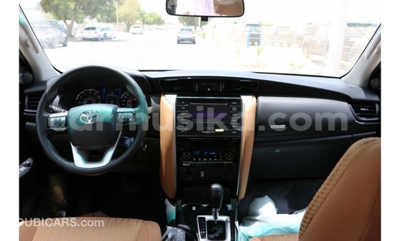 Acheter Import Voiture Toyota Fortuner Noir à Import - Dubai, Harare Acheter Import Voiture Toyota Fortuner Noir à Import - Dubai, Harare