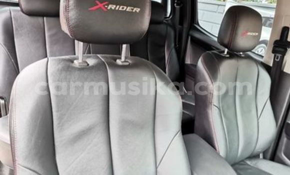 Nunua Ilio tumika Isuzu D–MAX Nyekundu Gari ndani ya Beitbridge nchini Matabeleland Kusini Nunua Ilio tumika Isuzu D–MAX Nyekundu Gari ndani ya Beitbridge nchini Matabeleland Kusini