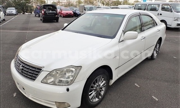 Tenga Tsaru Toyota Crown Chena Mota in Beitbridge in Matabeleland South