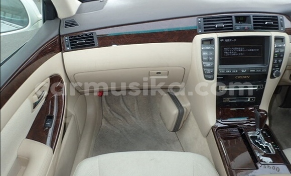 Tenga Tsaru Toyota Crown Chena Mota in Beitbridge in Matabeleland South Tenga Tsaru Toyota Crown Chena Mota in Beitbridge in Matabeleland South