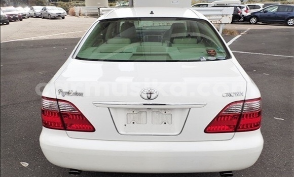 Tenga Tsaru Toyota Crown Chena Mota in Beitbridge in Matabeleland South Tenga Tsaru Toyota Crown Chena Mota in Beitbridge in Matabeleland South