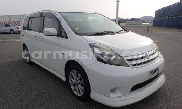 Nunua Ilio tumika Toyota ISis Nyeupe Gari ndani ya Beitbridge nchini Matabeleland Kusini Nunua Ilio tumika Toyota ISis Nyeupe Gari ndani ya Beitbridge nchini Matabeleland Kusini