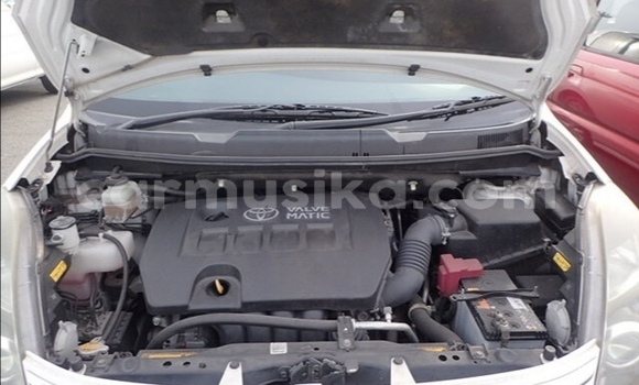 Buy Used Toyota ISis White Car in Beitbridge in Matabeleland South Buy Used Toyota ISis White Car in Beitbridge in Matabeleland South