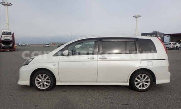 Buy Used Toyota ISis White Car in Beitbridge in Matabeleland South Buy Used Toyota ISis White Car in Beitbridge in Matabeleland South