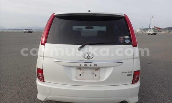 Buy Used Toyota ISis White Car in Beitbridge in Matabeleland South Buy Used Toyota ISis White Car in Beitbridge in Matabeleland South