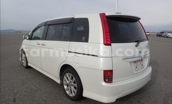 Buy Used Toyota ISis White Car in Beitbridge in Matabeleland South Buy Used Toyota ISis White Car in Beitbridge in Matabeleland South