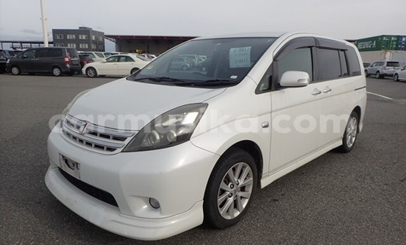 Buy Used Toyota ISis White Car in Beitbridge in Matabeleland South Buy Used Toyota ISis White Car in Beitbridge in Matabeleland South
